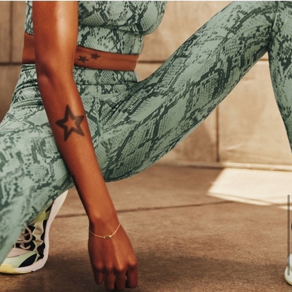 Fabletics Snake Capri Leggings - Picture 1 of 11